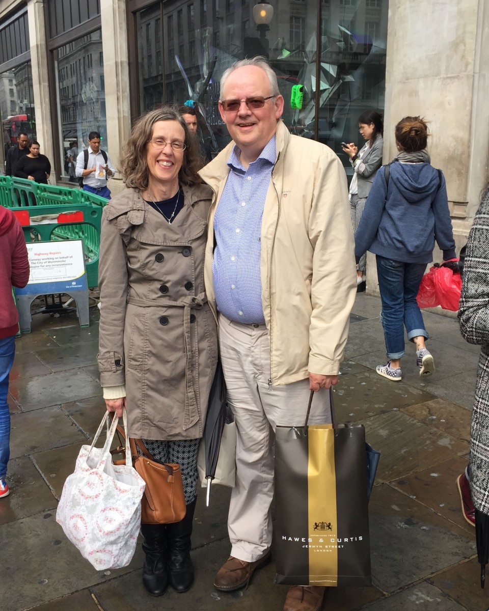 Denise and Simon - Two happy shoppers!
